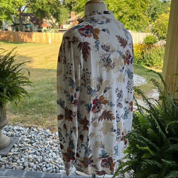 Plus Size White Floral Blouse Long Sleeved size 0X - Picture 5 of 8